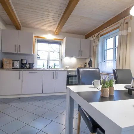Moewe, Doppelhaushaelfte Fuer Bis Zu 4 Personen Mit Garten Und Sauna, Hunde Erlaubt! Feriehus